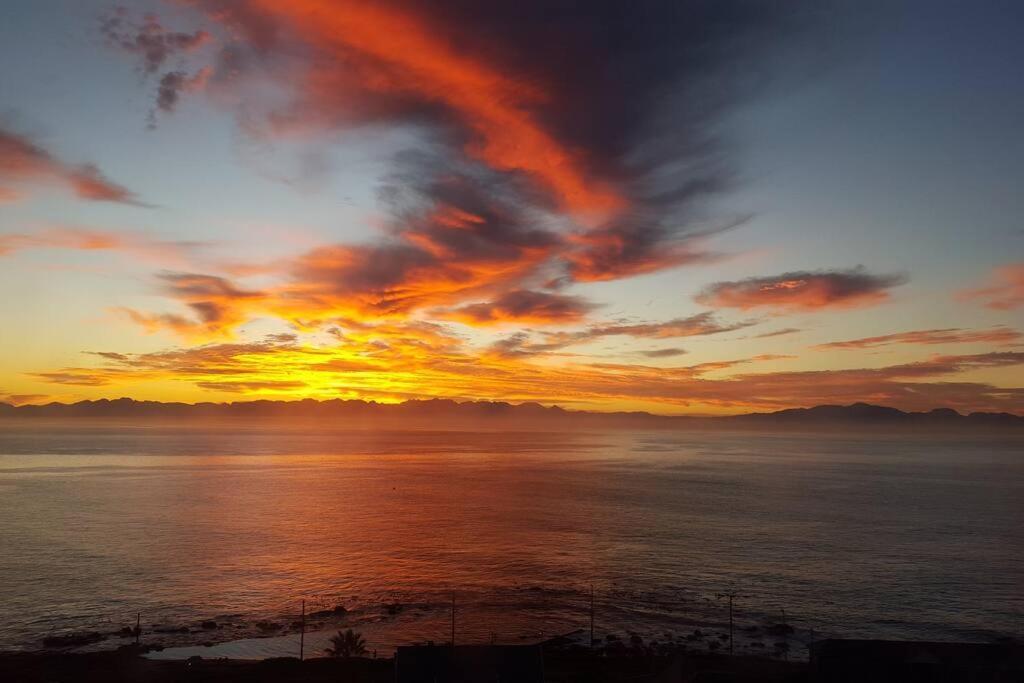 18 Steps - Seaside Cottage With Breathtaking Views Kaapstad Buitenkant foto